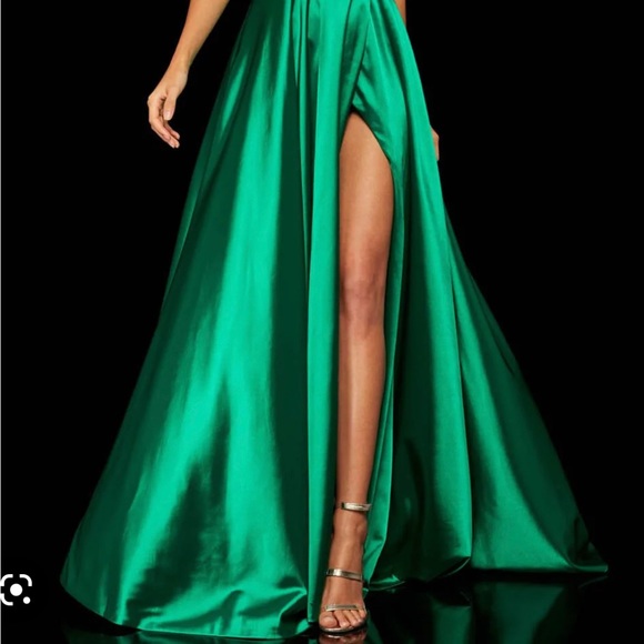Sherri Hill size 0 green two piece prom dress - Picture 2 of 3